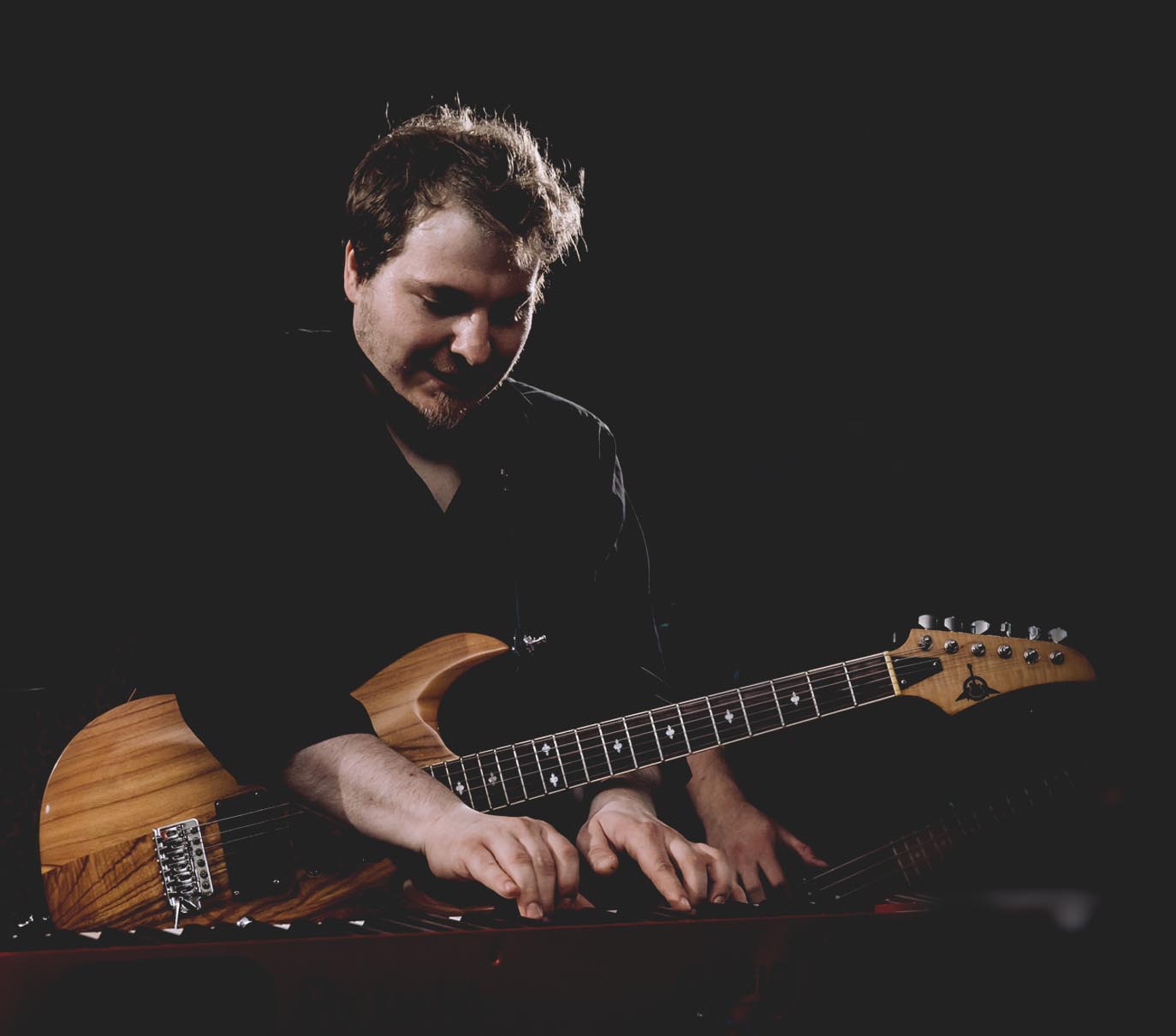Kamil Maliński z gitar przy klawiszach