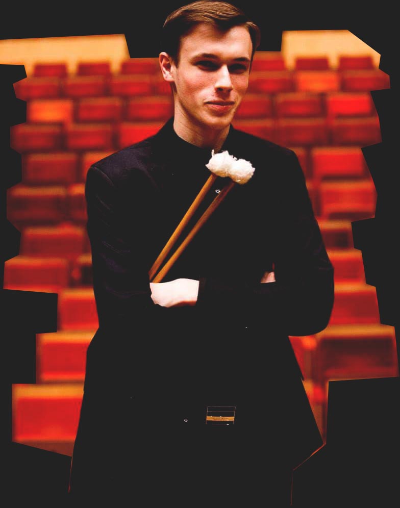 Wojciech Kaźmierczak przy perkusji